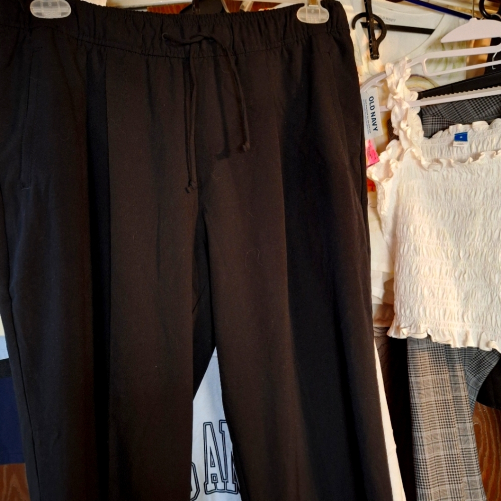 Old Navy women's large cropped baggy pants. New.